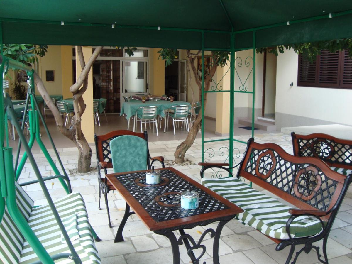 Apartments And Rooms By The Sea Pag - 11487 Pag Town Bagian luar foto