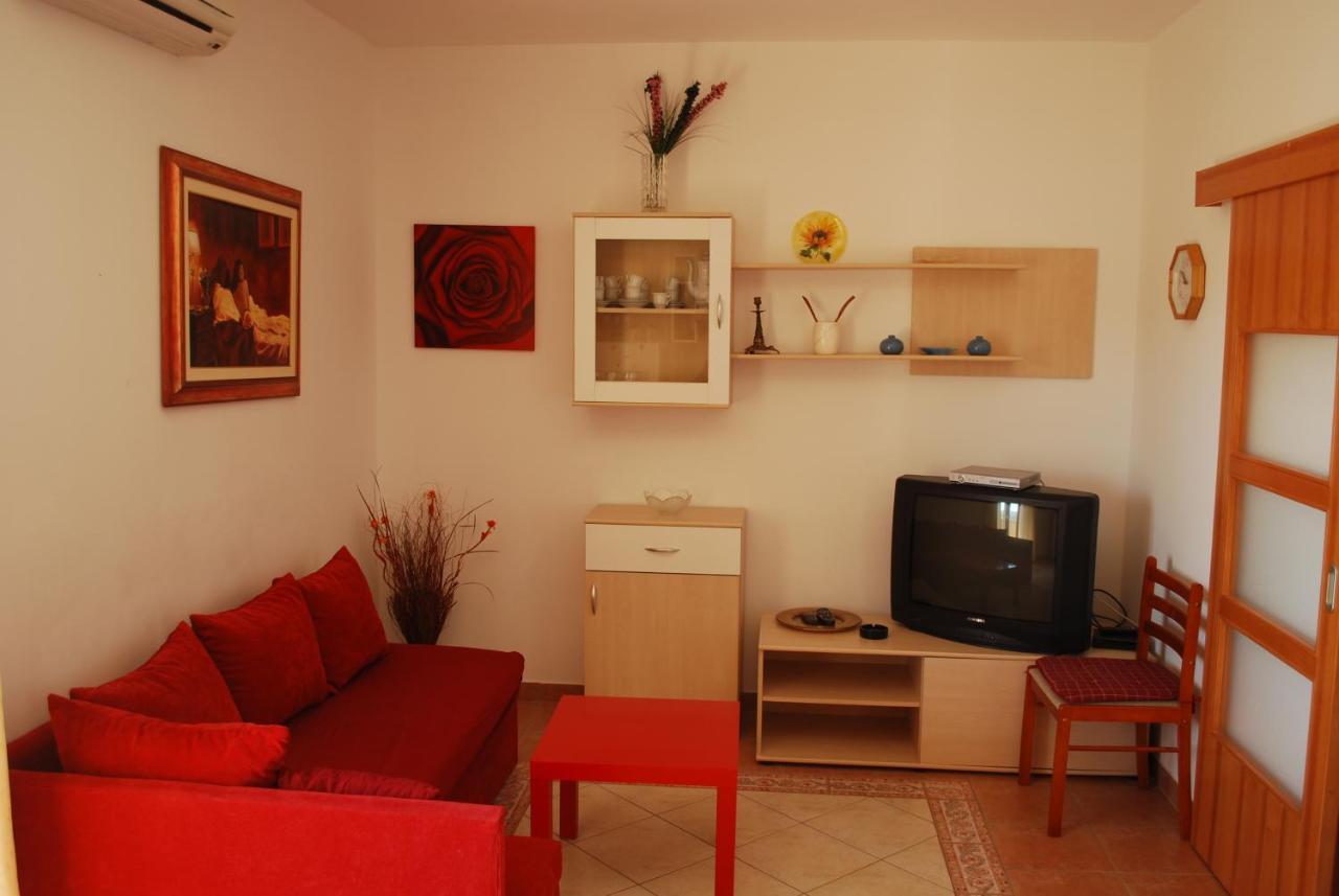 Apartments And Rooms By The Sea Pag - 11487 Pag Town Bagian luar foto
