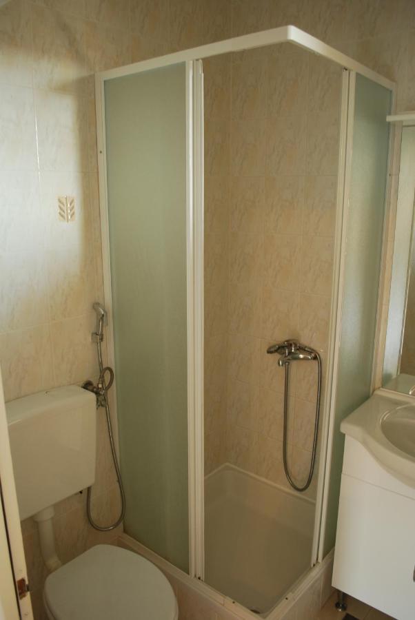 Apartments And Rooms By The Sea Pag - 11487 Pag Town Bagian luar foto